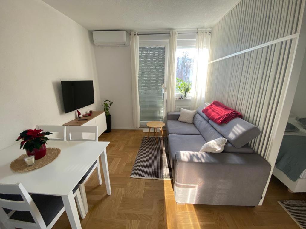 Ana Zagreb
